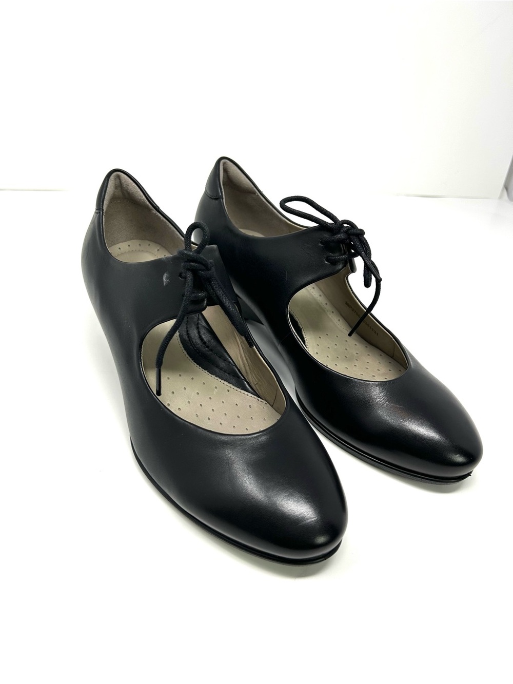 NEW Ecco women’s sculptured lace Mary Jane pumps size 39 Classic Black Leather